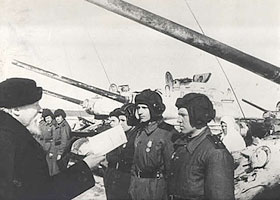 Встреча митрополита Николая (Ярушевича) с бойцами и командирами Красной Армии при передаче танков