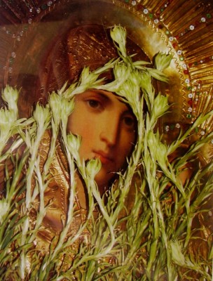 Казанская икона Божьей Матери в нерукотворном веночке лилий